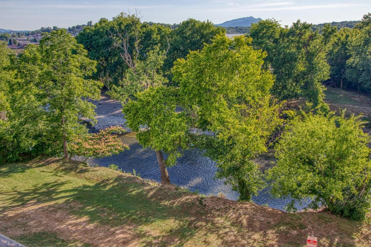 Fantastic Location! River And Mountain Views 2Br/2Ba Sleeps 6 Pigeon Forge Esterno foto